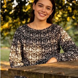 Faded Glory Black and White Geometric Long Sleeve Top